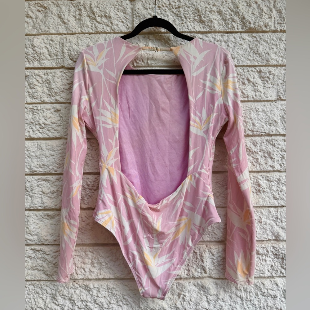 ⭐️billabong long sleeve swimsuit, surf suit XL